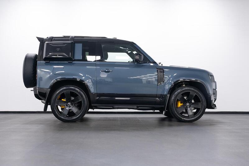 Land Rover Defender 90 view 5