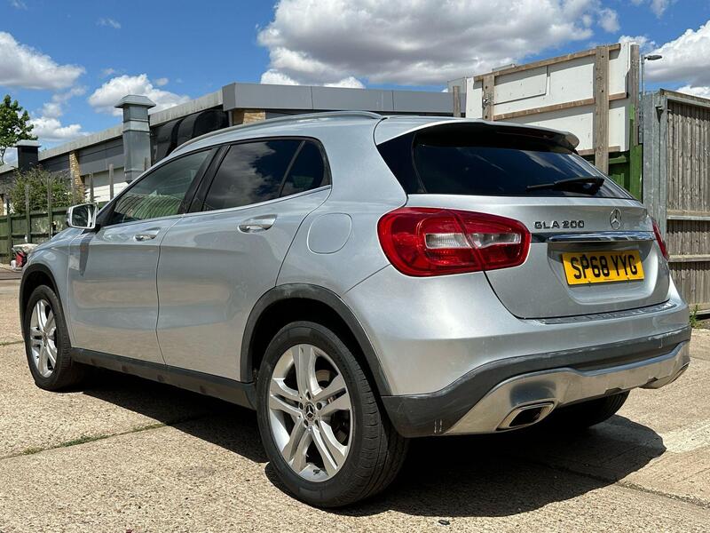 Mercedes-Benz GLA view 5