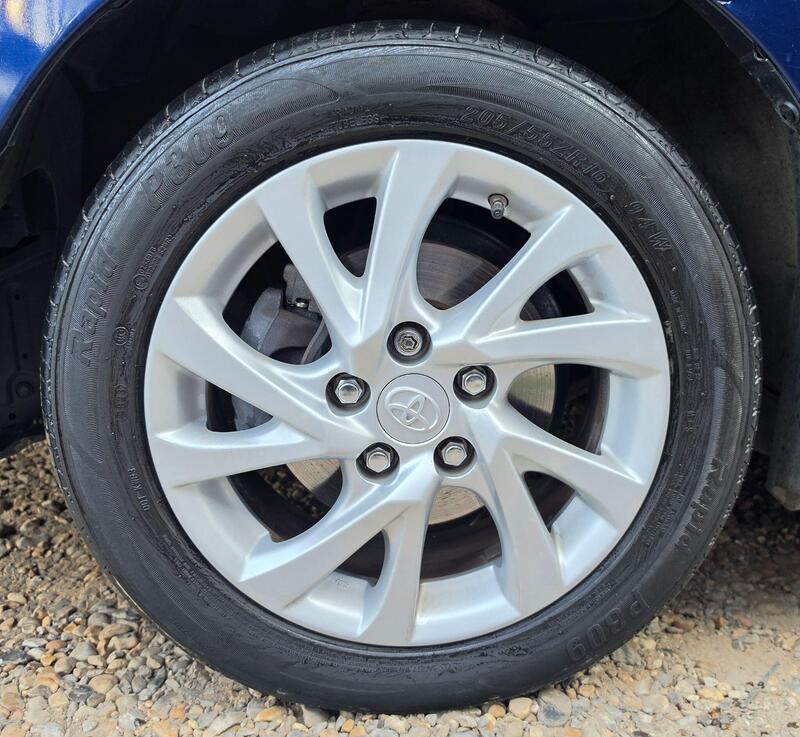 Toyota Auris 1.8 VVT-h Icon Tech CVT Euro 6 (s/s) 5dr thumbnail 17