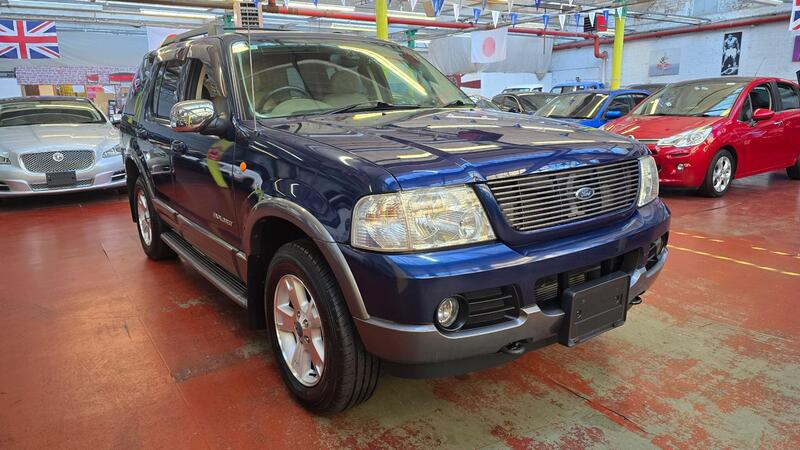 Ford Explorer view 3