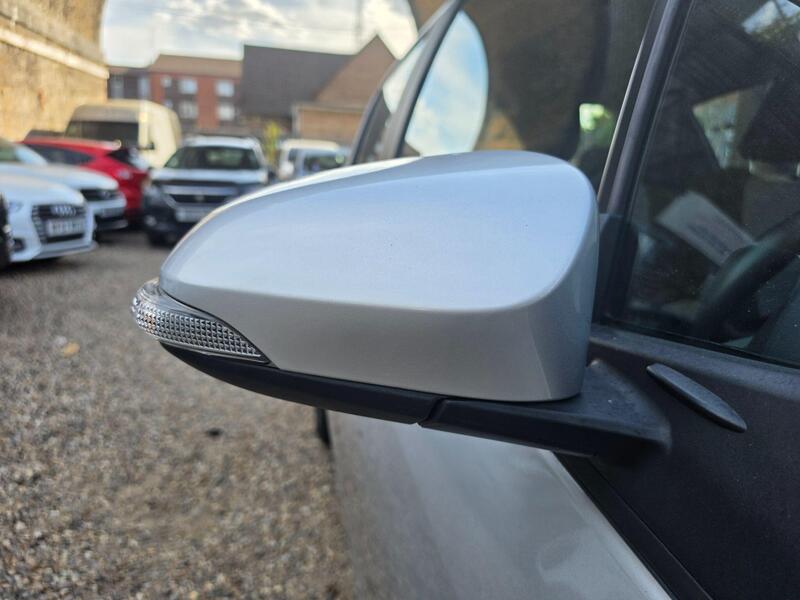 Toyota Yaris 1.5 VVT-h Icon Tech E-CVT Euro 6 (s/s) 5dr thumbnail 13