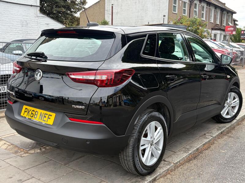 Vauxhall Grandland X view 3