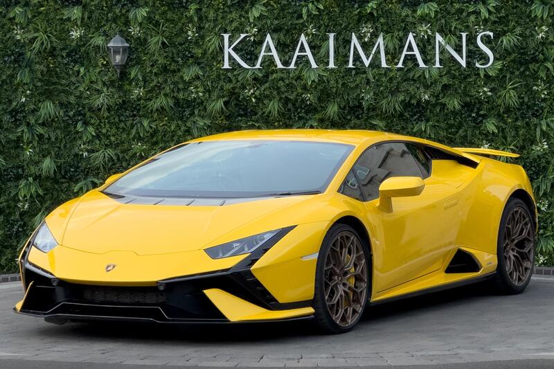 Lamborghini Huracan view 3