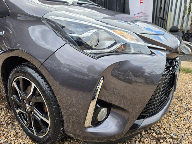 Toyota Yaris 1.5 VVT-h Design E-CVT Euro 6 (s/s) 5dr thumbnail 8