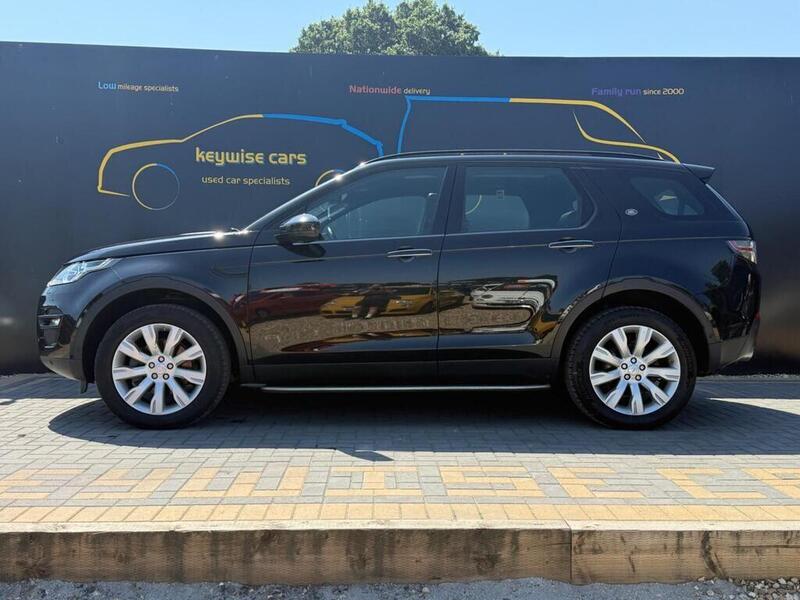 Land Rover Discovery Sport view 2