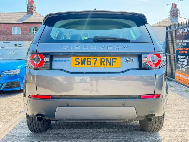 Land Rover Discovery Sport view 4