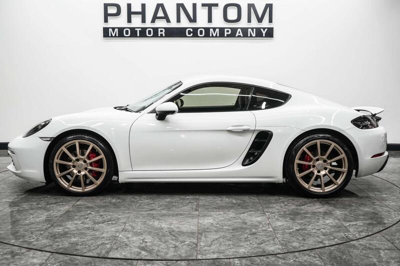Porsche 718 Cayman view 3