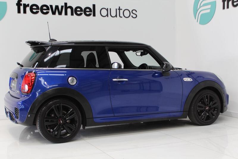 2019 MINI Hatch in Blue — image 11 of 71