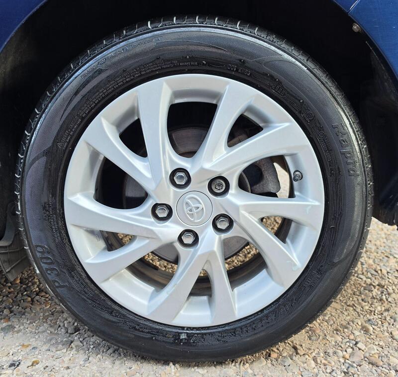 Toyota Auris 1.8 VVT-h Icon Tech CVT Euro 6 (s/s) 5dr thumbnail 16