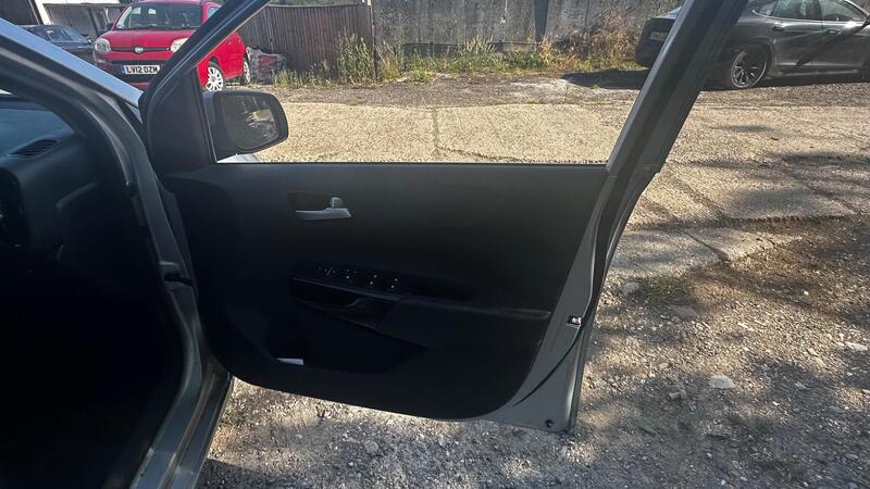 2017 Kia Picanto — photo 14