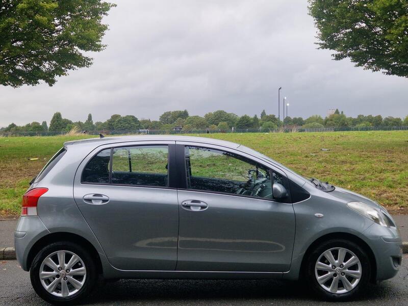 Toyota Yaris view 3