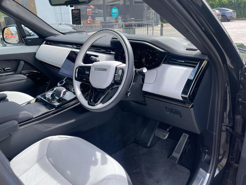 Land Rover Range Rover Sport view 4