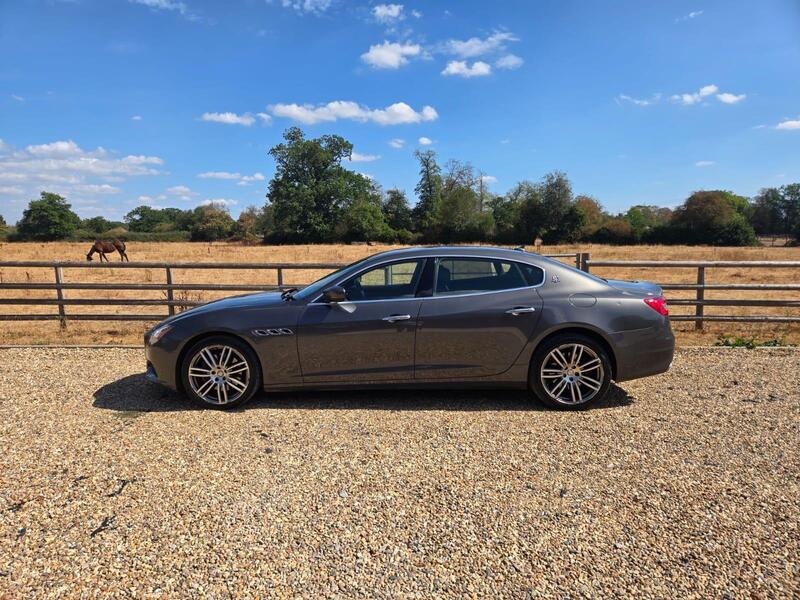Maserati Quattroporte view 5