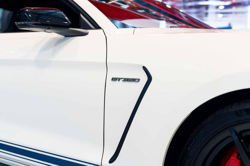 Ford Mustang view 4