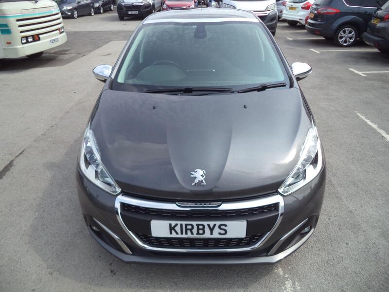 Peugeot 208 view 2