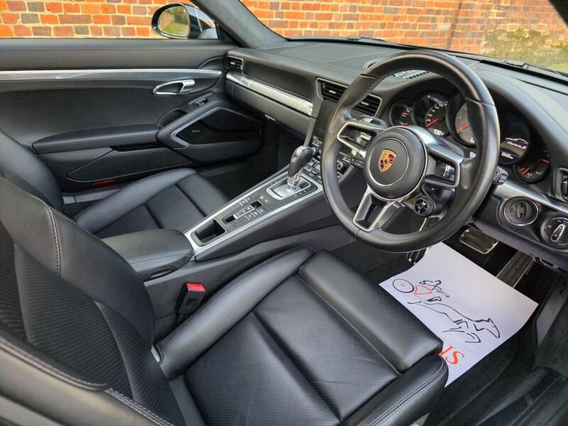 Porsche 911 view 5