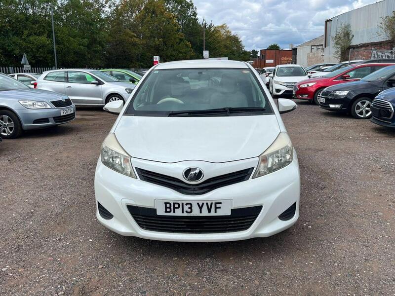 Toyota Yaris view 4