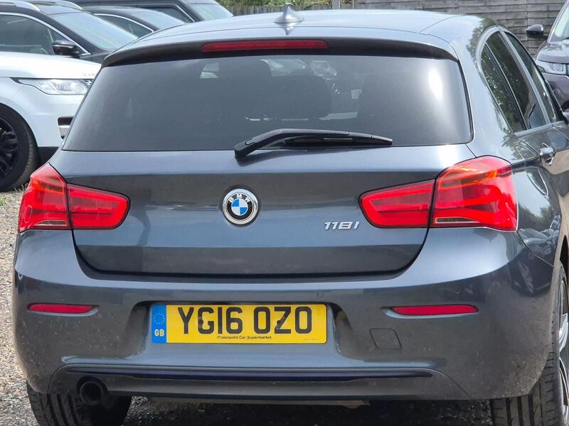 BMW 1 Series view 6