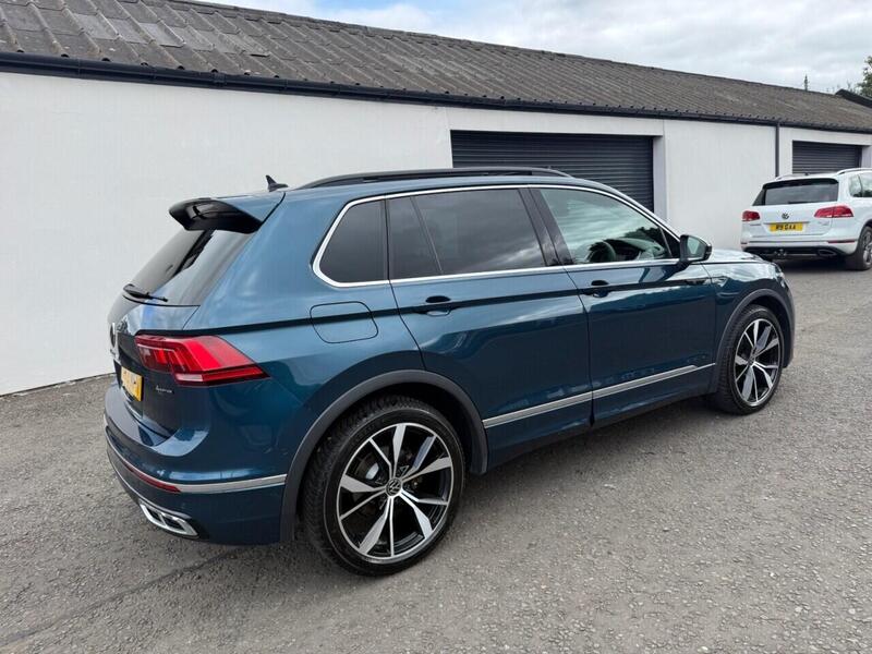 Volkswagen Tiguan view 3