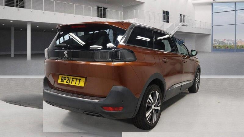 Peugeot 5008 view 4