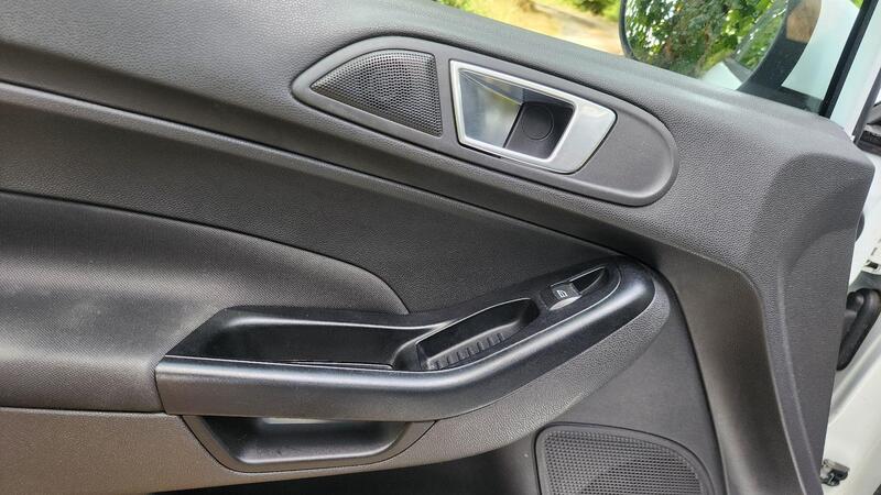 2013 Ford Fiesta — photo 36
