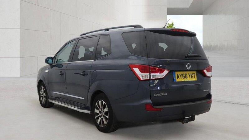 Ssangyong Turismo view 2