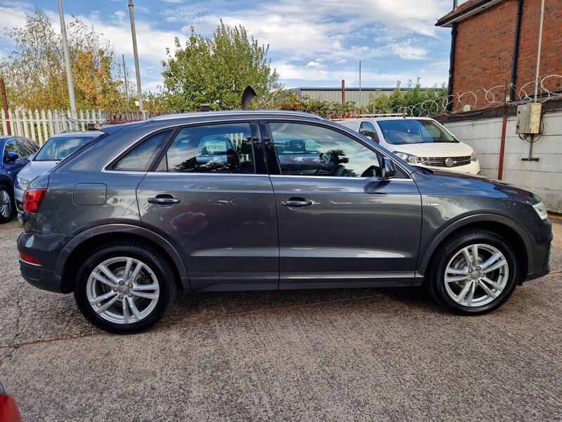 Audi Q3 view 3