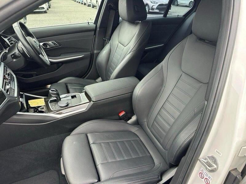 BMW 3 Series view 4