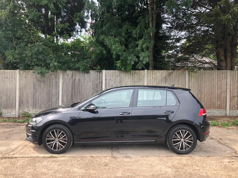 Volkswagen Golf view 3