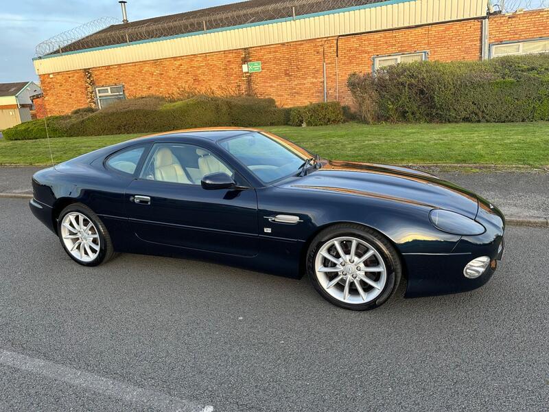 Aston Martin DB7 view 3
