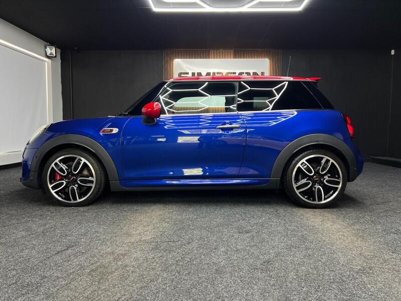 Mini Hatch view 4