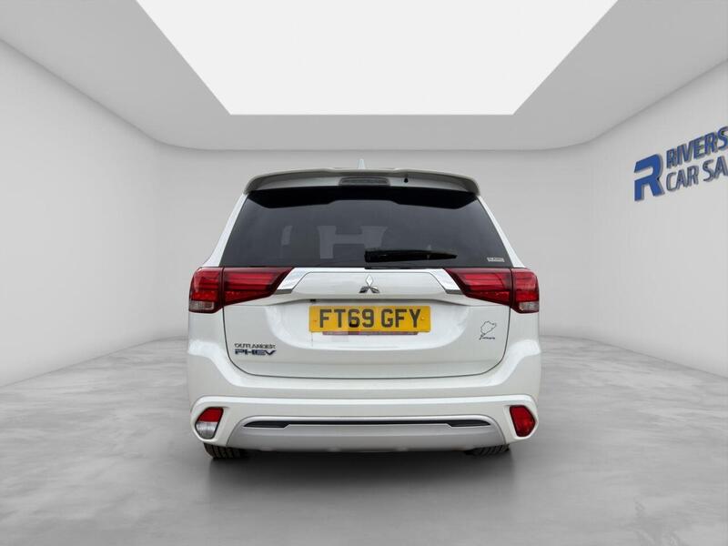 Mitsubishi Outlander view 5
