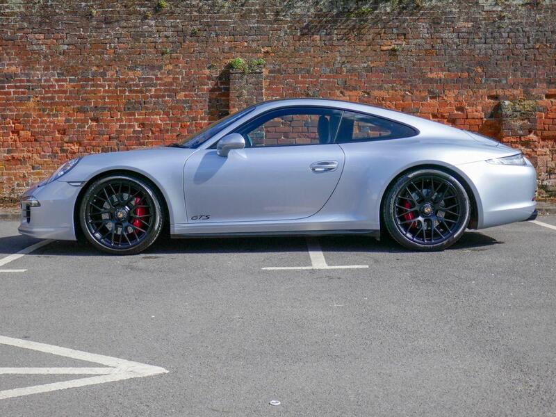 Porsche 911 view 2