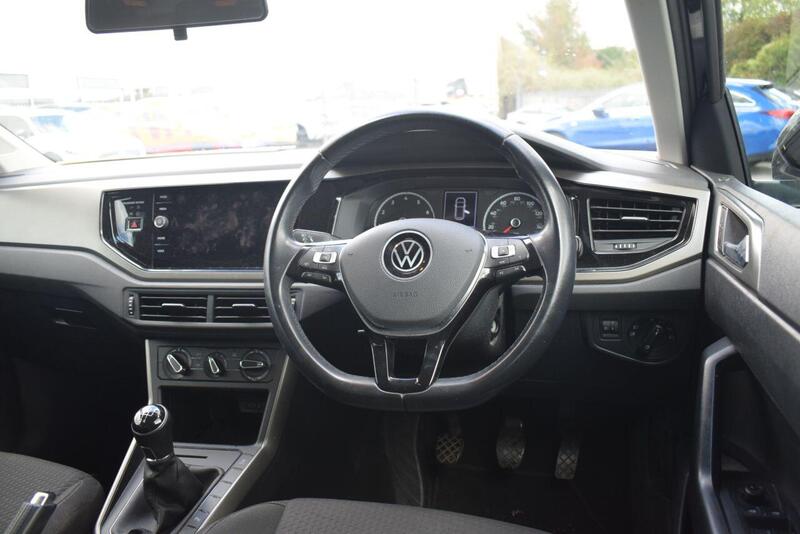 Volkswagen Polo view 2