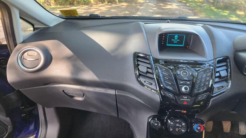 2015 Ford Fiesta — photo 25