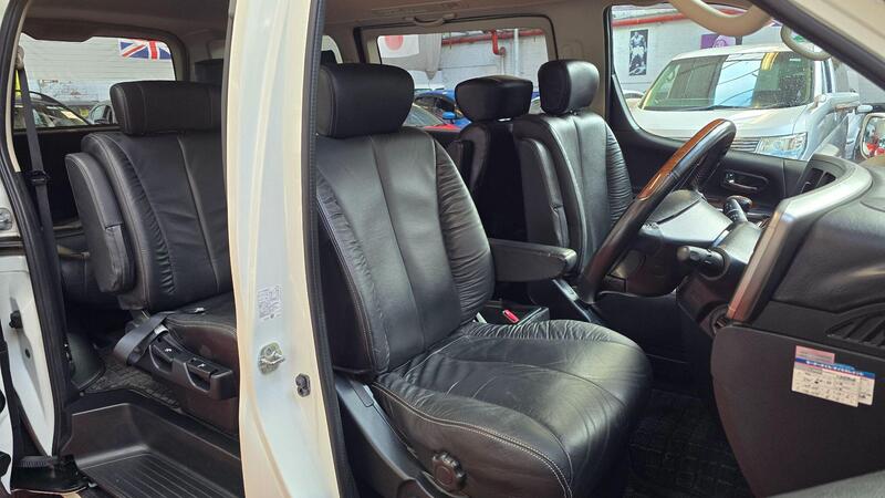 Nissan Elgrand view 4