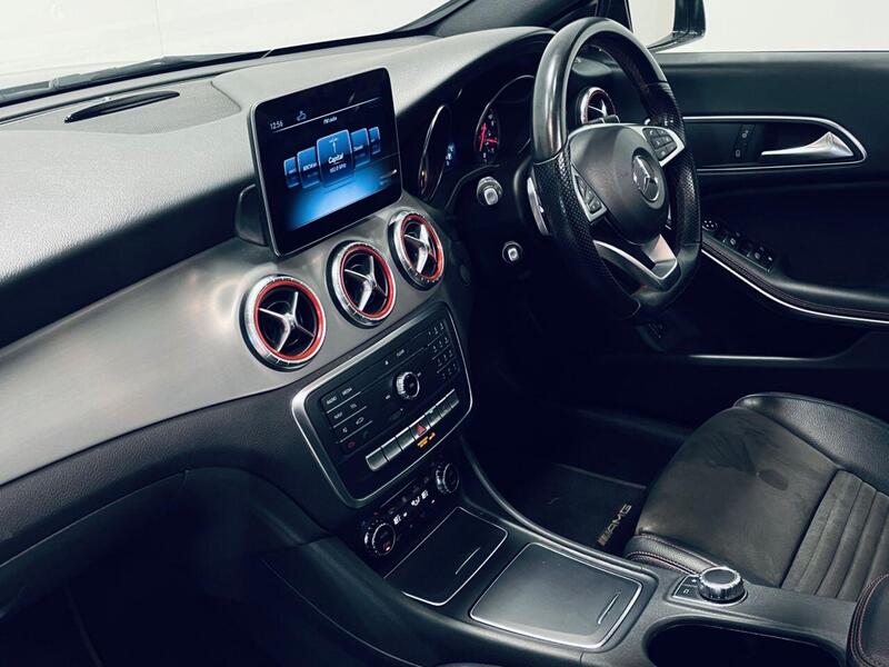 Mercedes-Benz Mercedes-Benz CLA view 4