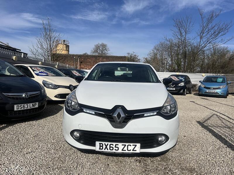 Renault Clio view 2