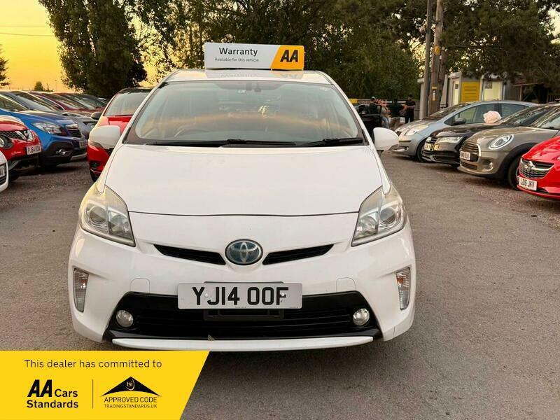2014 Toyota Prius 1.5 CVT 4dr photo 3