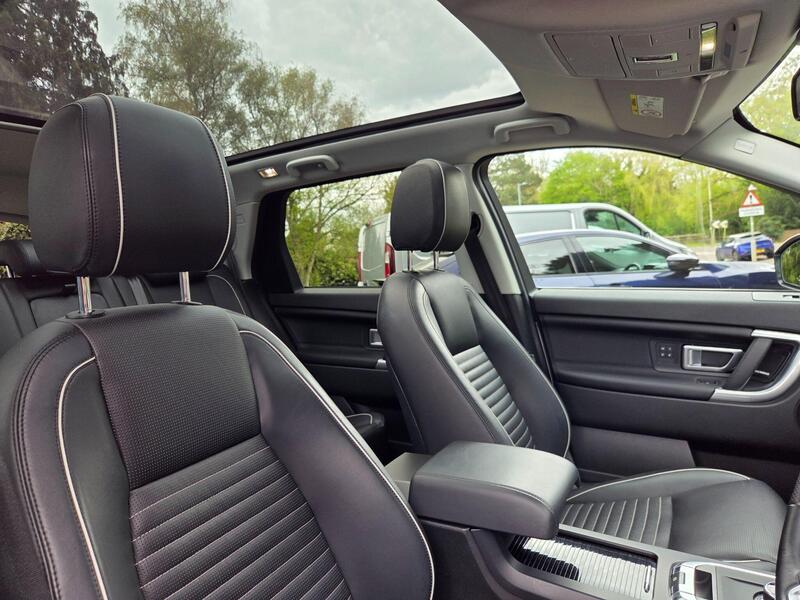 Land Rover Discovery Sport view 6