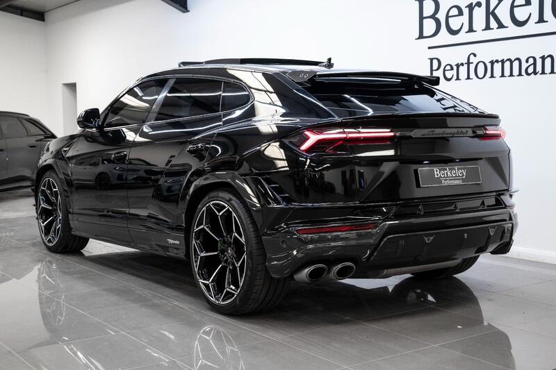 Lamborghini Urus view 3