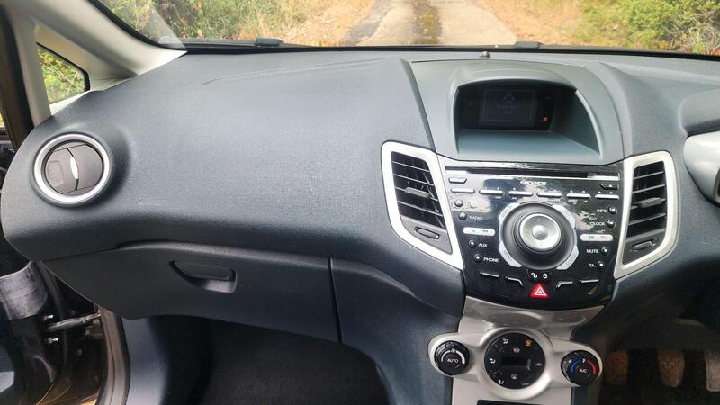 2012 Ford Fiesta — photo 24