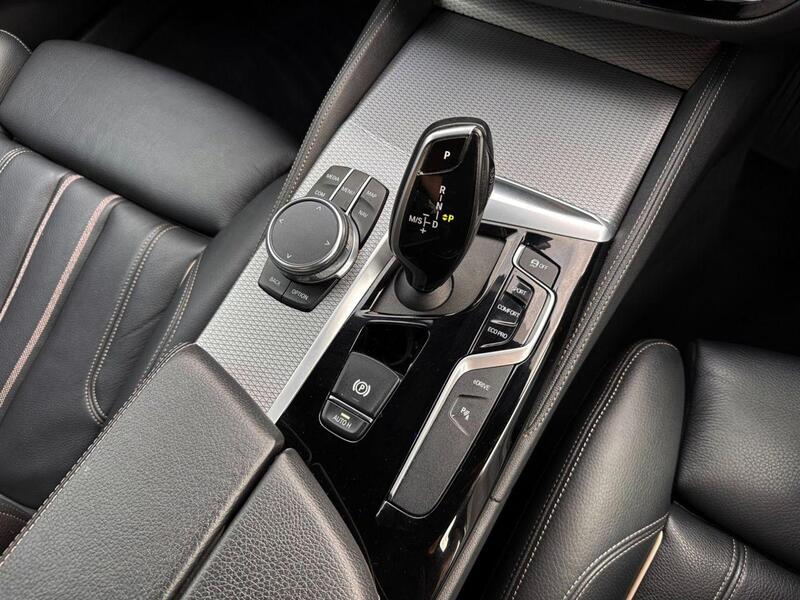 BMW 5 Series view 16