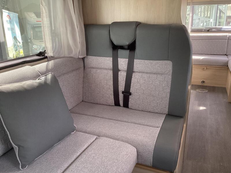 Auto-Trail Expedition C72 — image 6