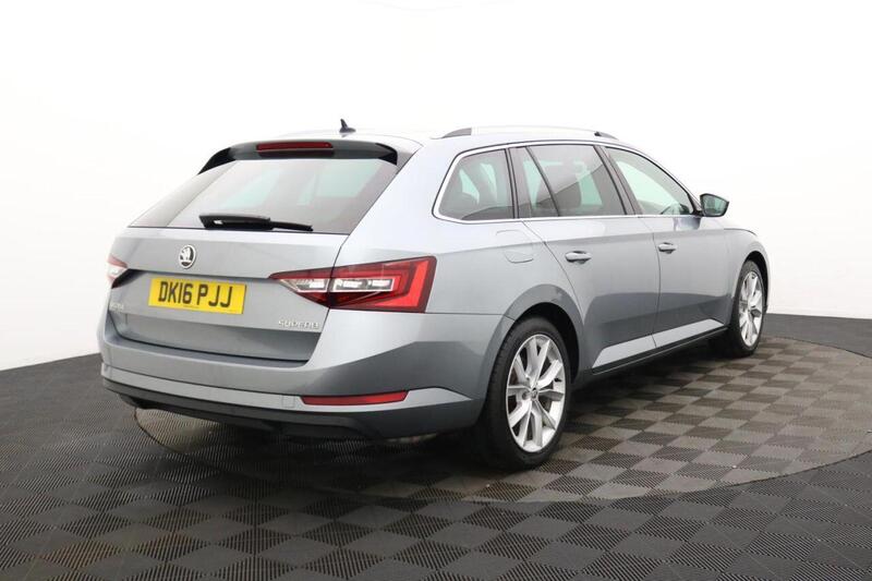 Skoda Superb view 4