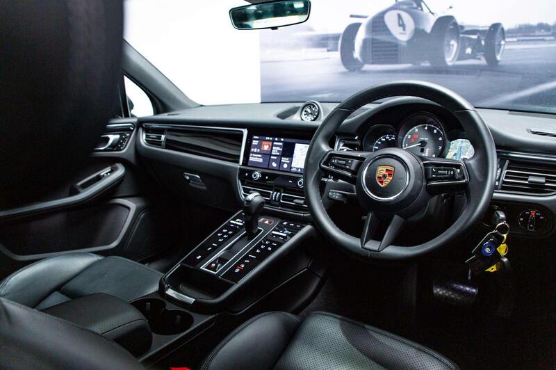 Porsche Macan view 3