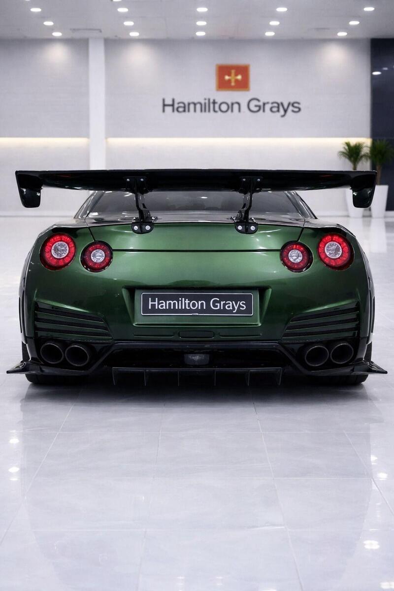 Nissan GT-R view 4