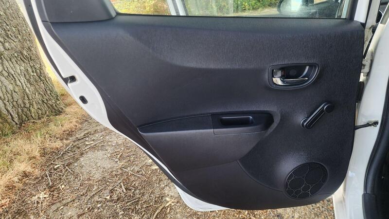 2012 Toyota Yaris — photo 45