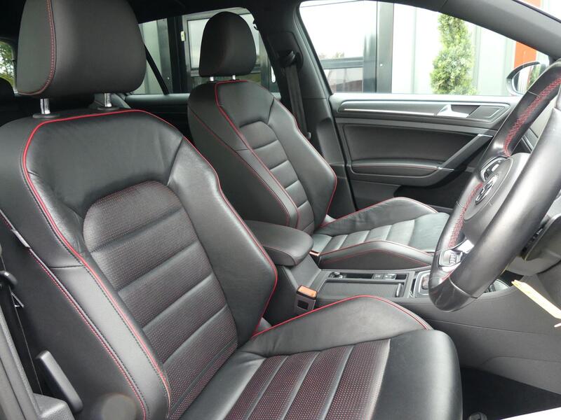 Volkswagen Golf view 2