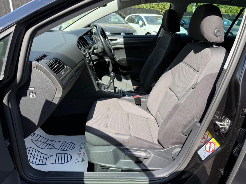 Volkswagen Golf view 3